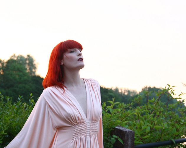 Escucha las remezclas de 'Shake It Out' de Florence + The Machine