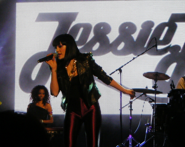Jessie J estrena su single 'Domino' en directo