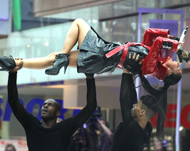 Nicole Scherzinger abre centros comerciales en Londres