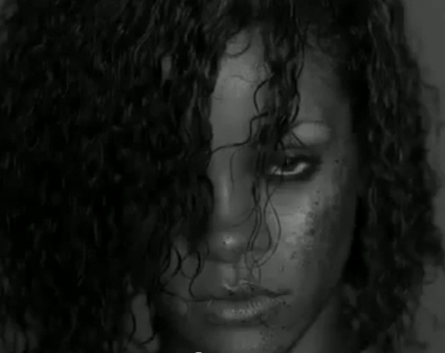 Rihanna se desnuda al completo para 'Esquire'