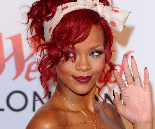 Rihanna tiene trabajo: jueza en X Factor y dueto con Coldplay