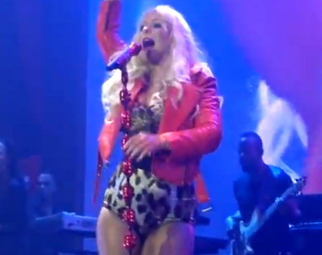 Christina Aguilera toca fondo en una gala en Hong Kong