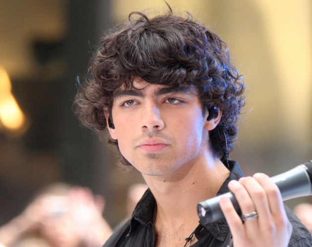 El disco de Joe Jonas, oficialmente el flop del año