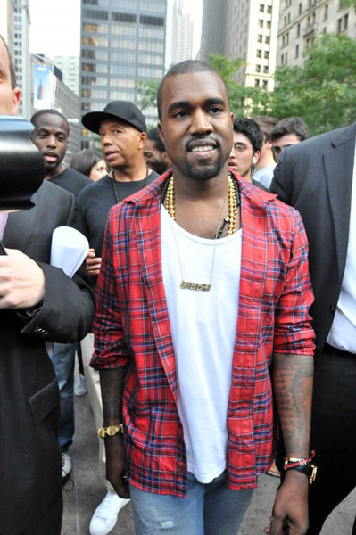 Kanye West, un indignado con camisa de Givenchy