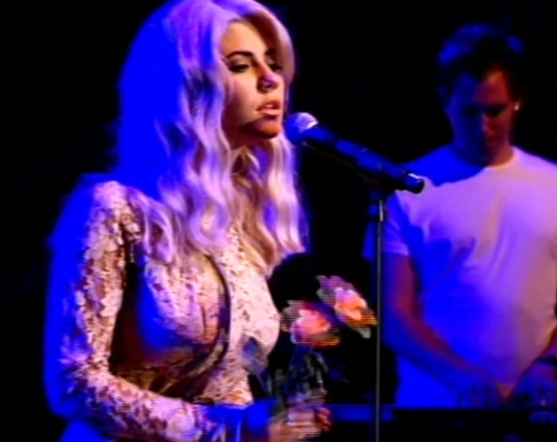 Marina & The Diamonds presenta en directo su single 'Radioactive'