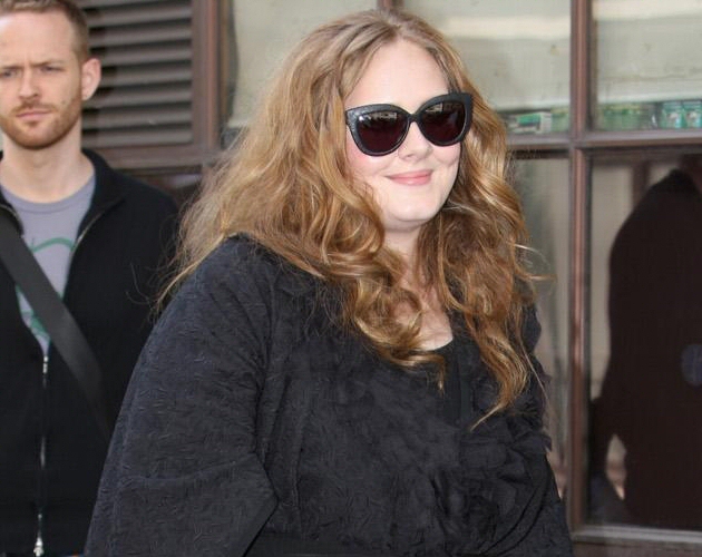 Adele está mejorando rápido de su operación de garganta