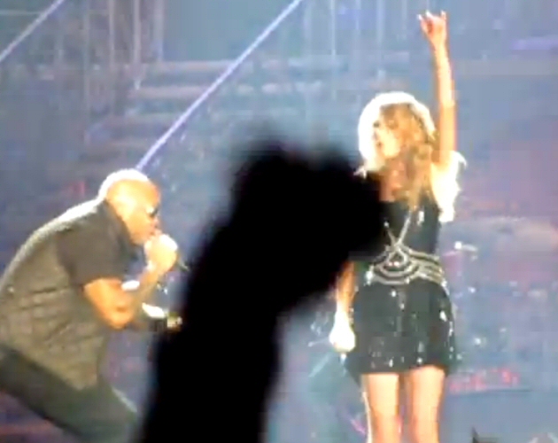 Taylor Swift sube a Flo Rida a su escenario