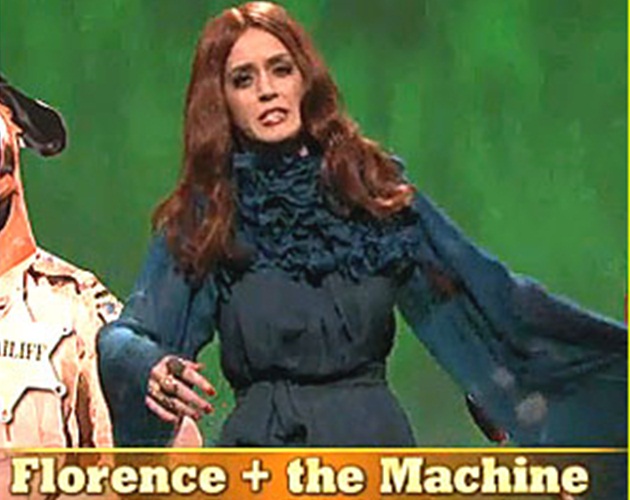 Katy Perry también imitó a Florence + The Machine en 'Saturday Night Live'