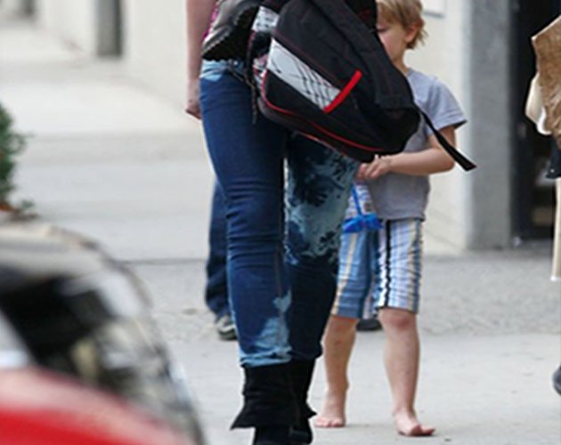 Los hijos de Britney Spears heredan su costumbre de andar descalza por la calle