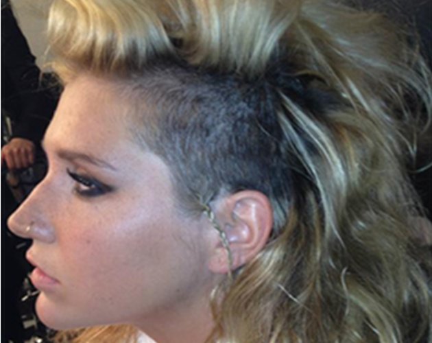 Ke$ha se ha afeitado media cabeza