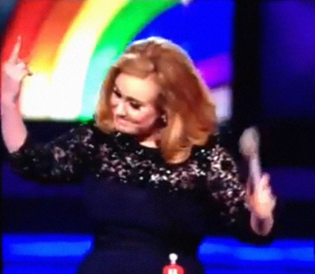 Adele se enfada en los Brit Awards