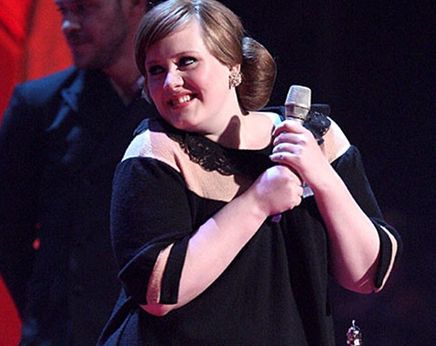 Adele responde a los comentarios de Karl Lagerfeld, que la llamó "demasiado gorda"