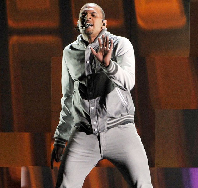 Chris Brown, sin calzoncillos en los Grammy