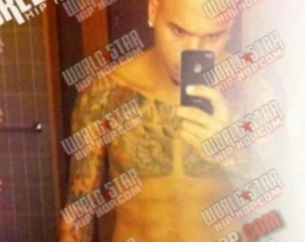 Chris Brown es buscado por la policía por robarle el móvil a una fan