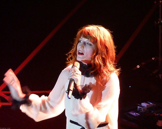 Florence + The Machine casi quema un hotel por culpa de Kanye West