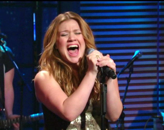 Vuelve Kelly Clarkson con los covers en directo: hoy, 'Skyscraper' de Demi Lovato