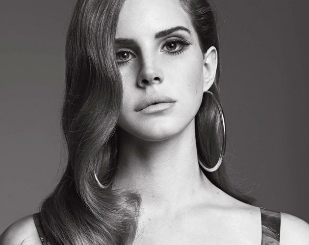 Lana del Rey consuela a una fan desolada en París