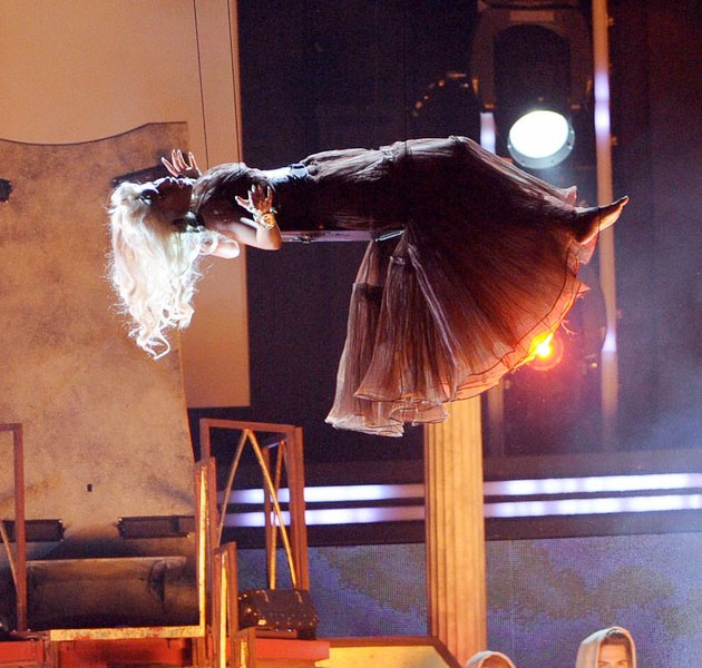 El exorcismo de Nicki Minaj en los Grammy