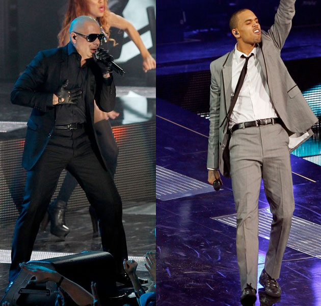 Chris Brown y Pitbull; duelo de paquetes en el halftime de la NBA
