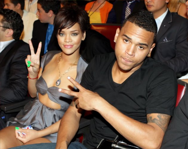Rihanna y Chris Brown, encerrados juntos en un camerino durante 5 horas
