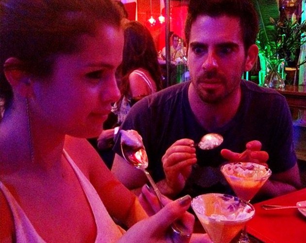 Selena Gomez se come un helado con Eli Roth