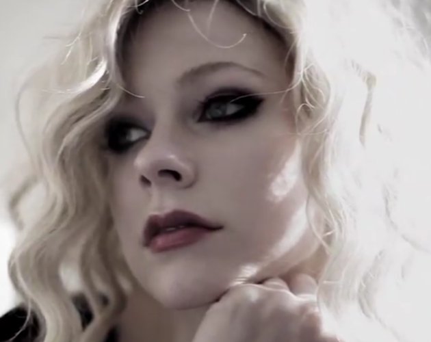 Avril Lavigne despide la etapa 'Goodbye Lullaby' con un vídeo exclusivo