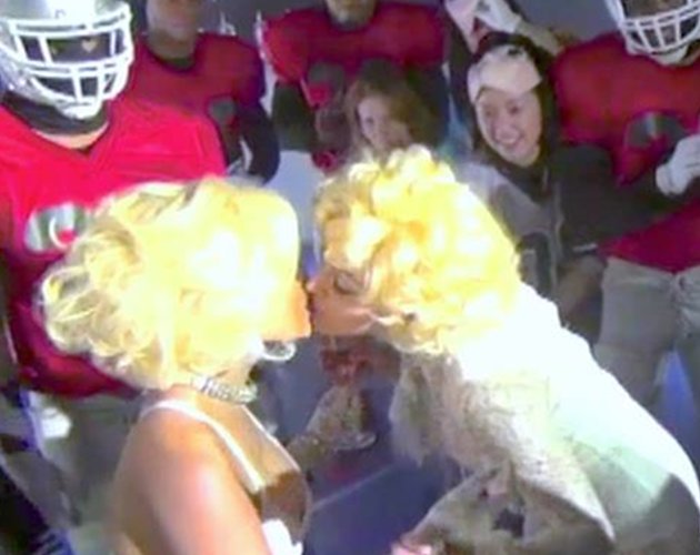 Por fin: el vídeo de Madonna felicitando a Nicki Minaj y besándola en la boca
