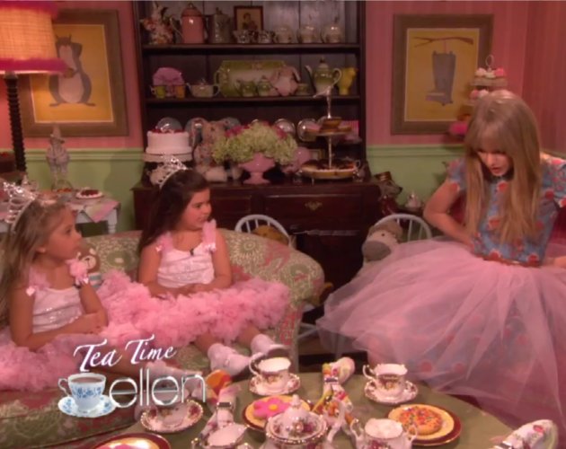 Taylor Swift tomándose un té con las niñas de moda: Sophia Grace y Rosie