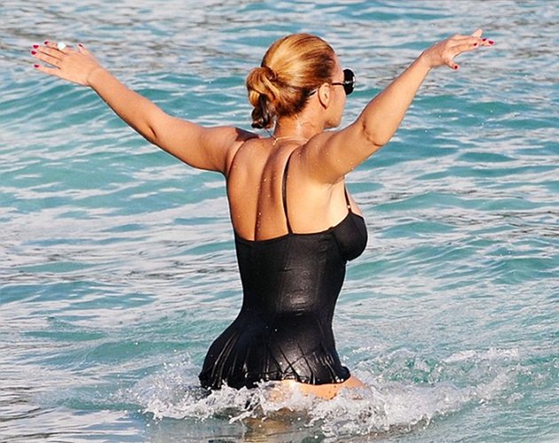 Beyoncé luce cuerpazo en la playa