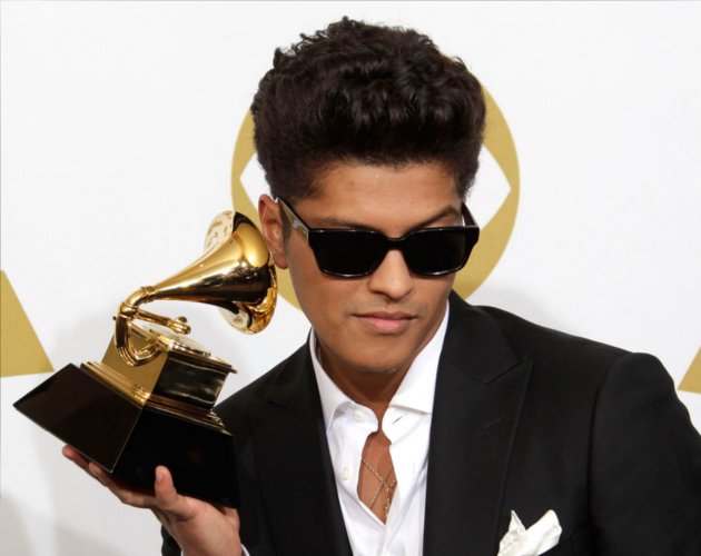 Intentan sacar a Bruno Mars del armario