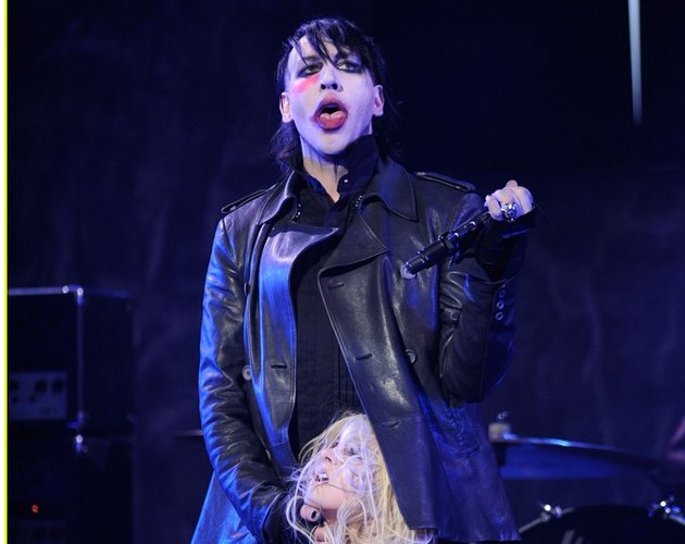 Marilyn Manson canta en plan guarro con Taylor Momsen