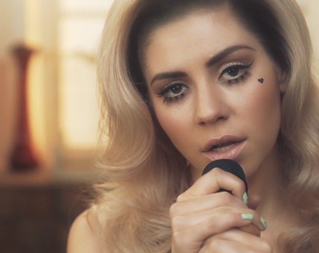 Marina & The Diamonds versiona 'Starring Role' en acústico
