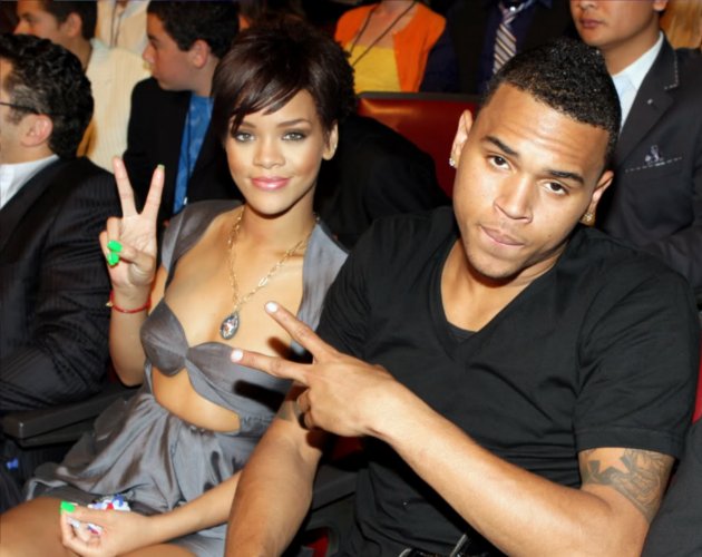 El equipo de Rihanna teme que grabe un disco con Chris Brown