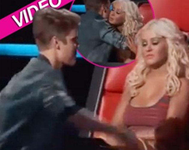 Christina Aguilera y la cara de asco a Justin Bieber por besarle