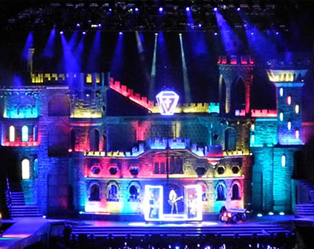 El escenario del 'Born This Way Ball' de Lady Gaga es la estructura de concierto más grande jamás creada