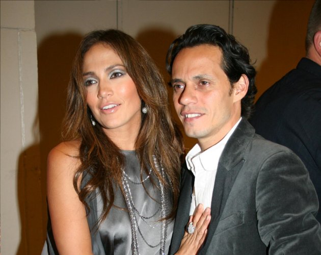 Jennifer Lopez se reúne con Marc Anthony en la final de su reality latino