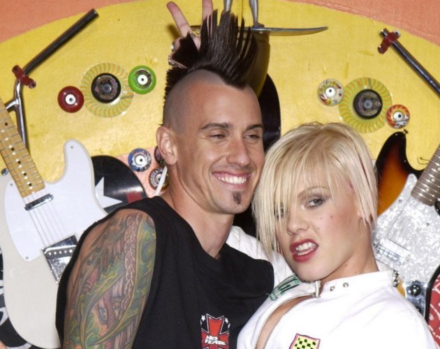 Pink y su marido se meten con Chris Brown en Twitter, aclaran que aman a Katy Perry