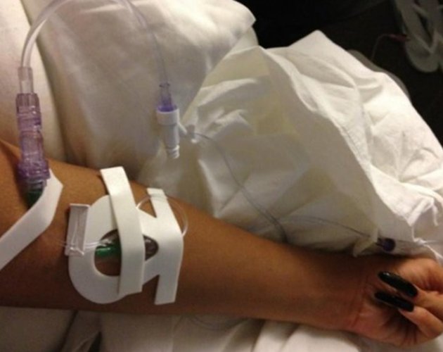 Rihanna nos da un susto colgando una foto en el hospital