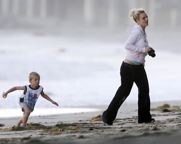 Britney Spears se va a la playa con sus hijos (y otras noticias)