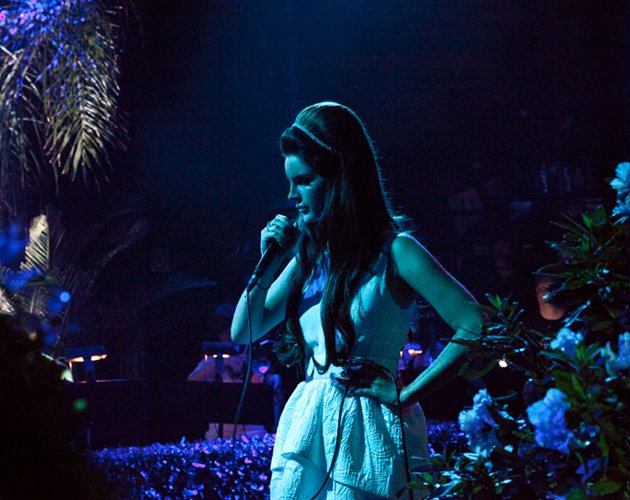 Lana del Rey actúa en 'El Rey Theatre' de Los Angeles y estrena un nuevo tema: 'Body Electric'