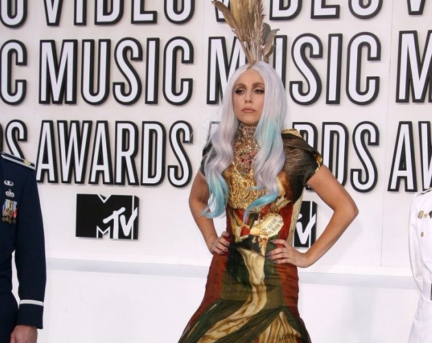 Lady Gaga se gasta medio millón de dólares en una subasta