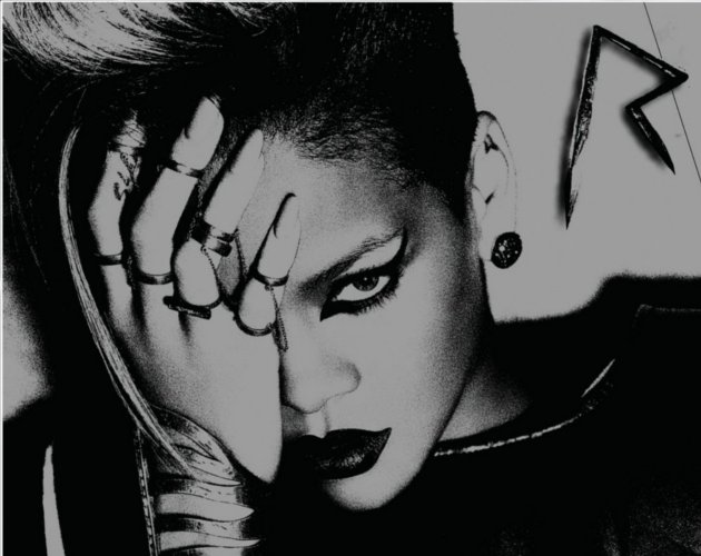 Rihanna contesta de malas maneras a un periodista que se mete con ella por trabajar con Chris Brown