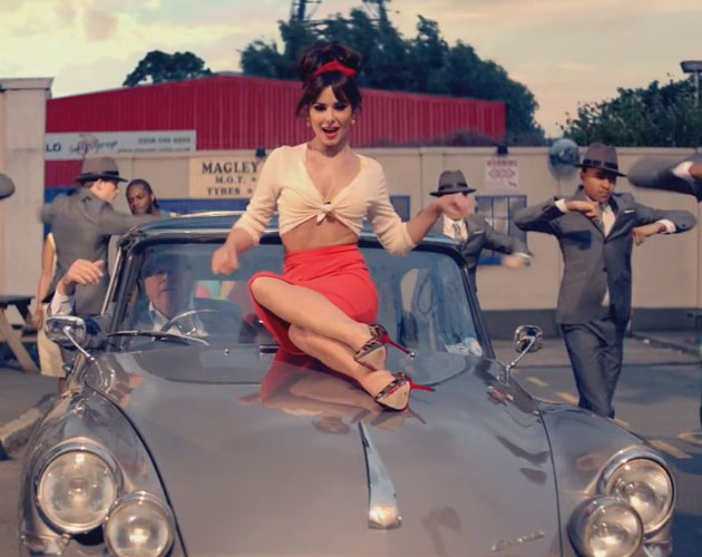 Cheryl se va a los 50 en el vídeo de 'Under The Sun'