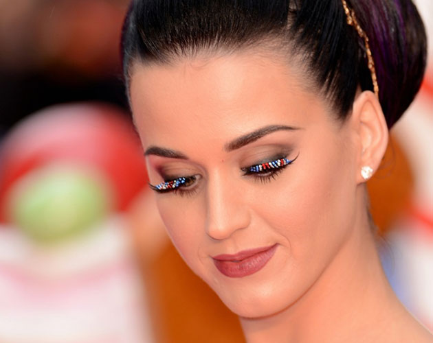 Katy Perry, Justin Bieber y más leen los peores tweets que les han dirigido en TV