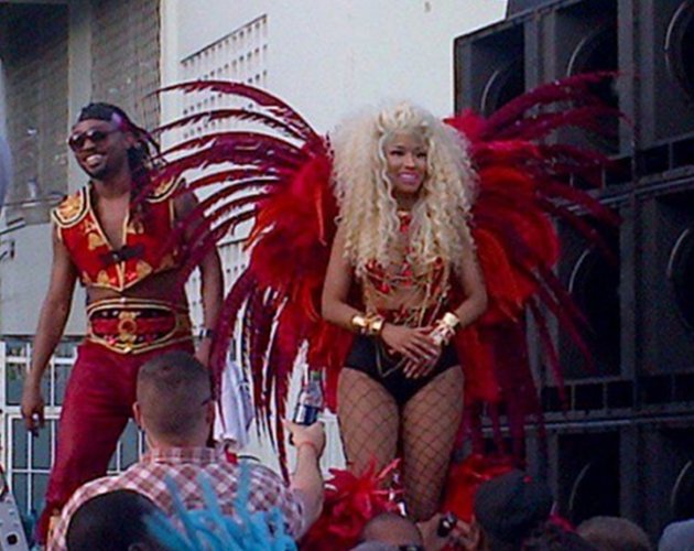 Nicki Minaj se pasa por Trinidad para rodar el vídeo de 'Pound The Alarm'