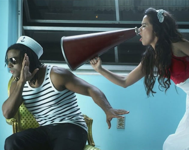 Beatriz Luengo le grita a su novio en el videoclip de 'Platos Rotos'