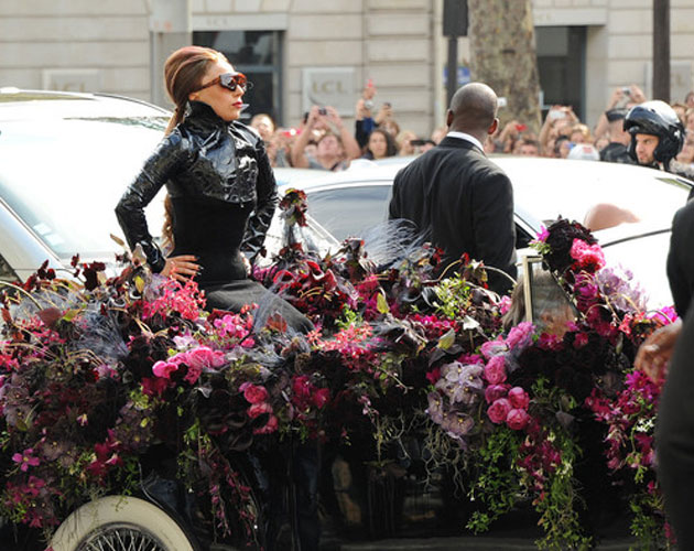 Lady Gaga presenta su perfume en París