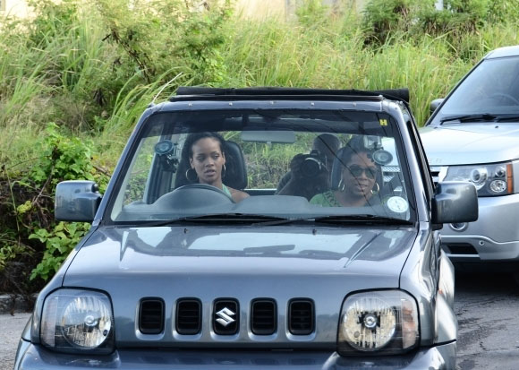 Rihanna Oprah en jeep