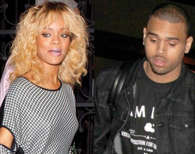 Rihanna reza por Chris Brown antes de su vista por positivo en drogas