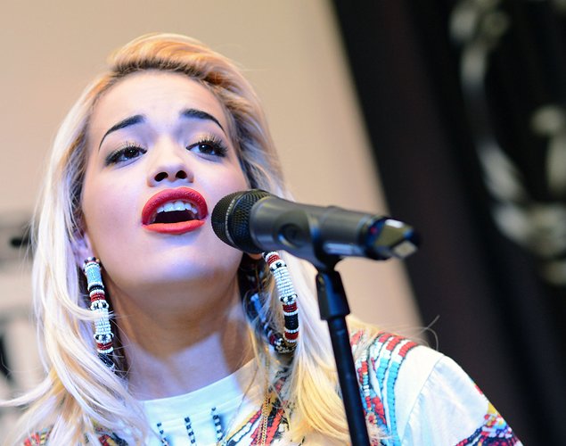 Rita Ora se pasa por la BBC para versionar a One Direction